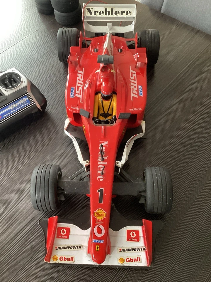 Formel 1 Rennwagen Ferrari Maßstab 1/8 (?) inkl. Fernbedienung - Bild 4 von 4