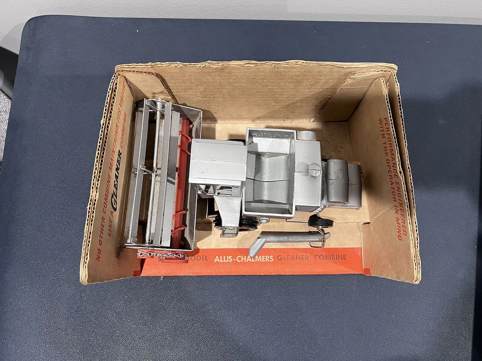 1/32 Ertl Farm Toy Allis Chalmers Gleaner Combine in Original Package (AAX) - Image 2 of 4