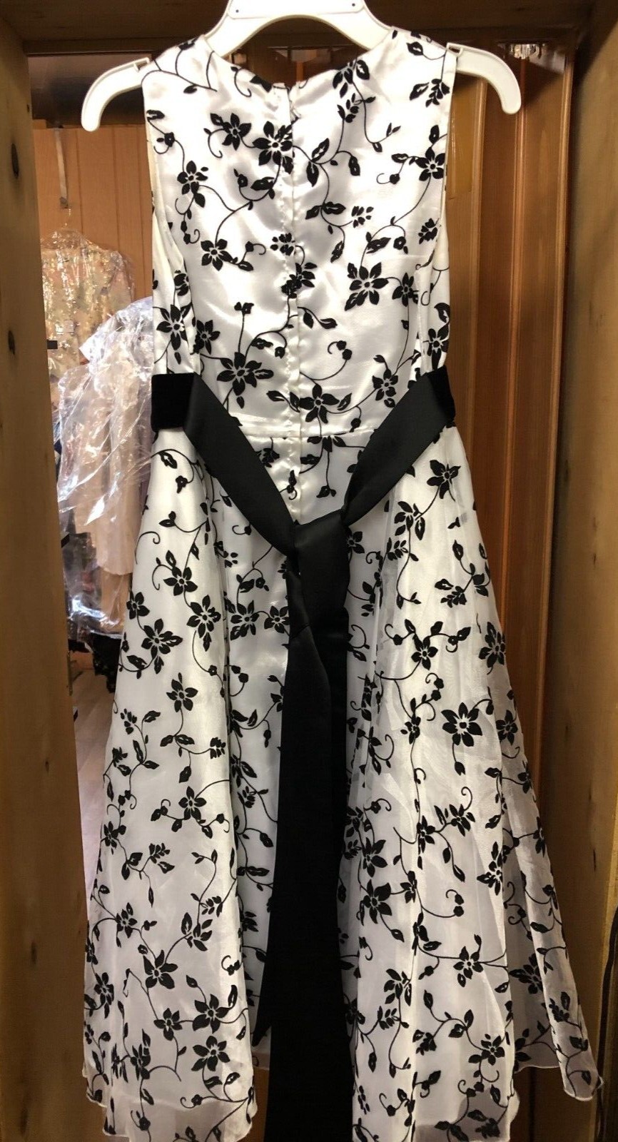 Girls Dress Size 12 By: Sugar Plum Color Blk/White Sleeveless image 5