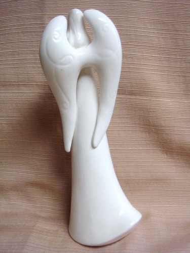 SIMPLE ELEGANCE 10" Porcelain ANGEL w/ HEART by Christian Arts - Picture 5 of 9