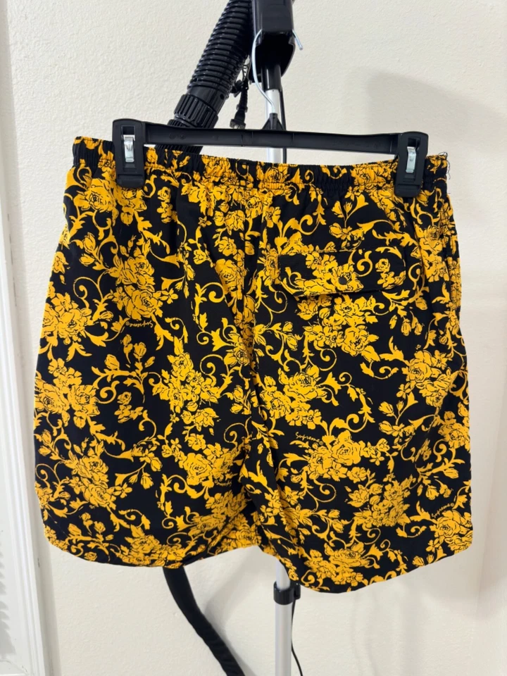 Supreme Pantalones Cortos Agua Nylon Negro Floral Talla Pequeña Foto 2 de 4