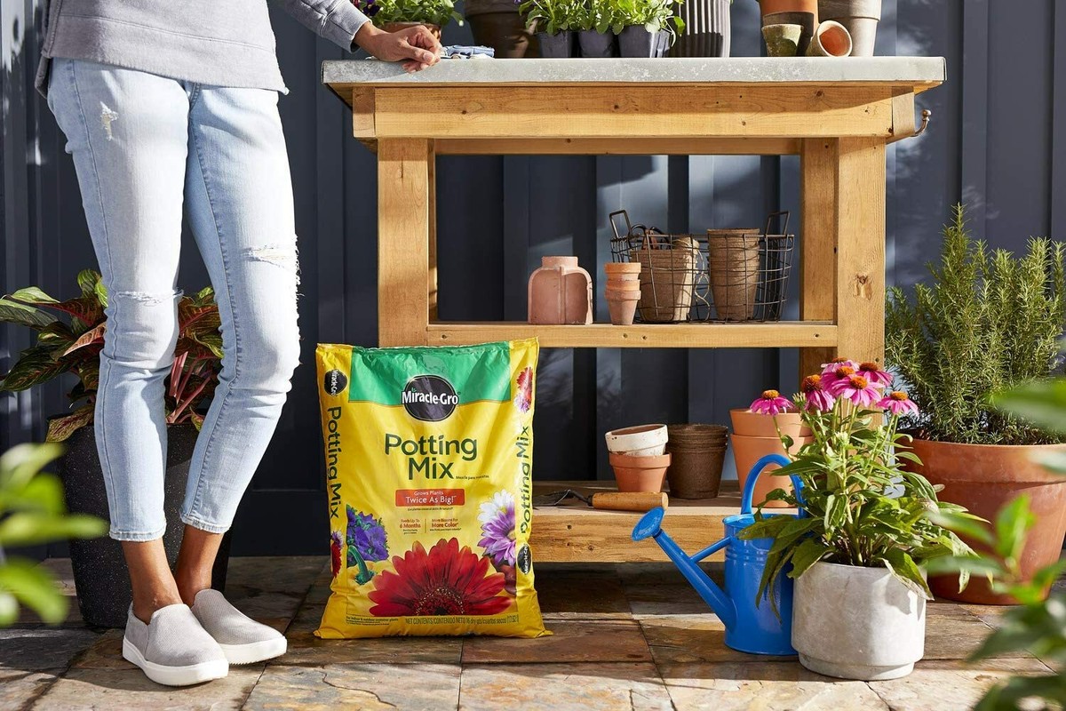 Miracle-Gro Garden Potting Mix for More Blooms & Color, 16 Quart (Pack of  2) | eBay