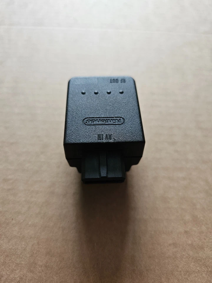 Official Nintendo AV box for SNES / N64 / GC Etc - Image 2 of 2