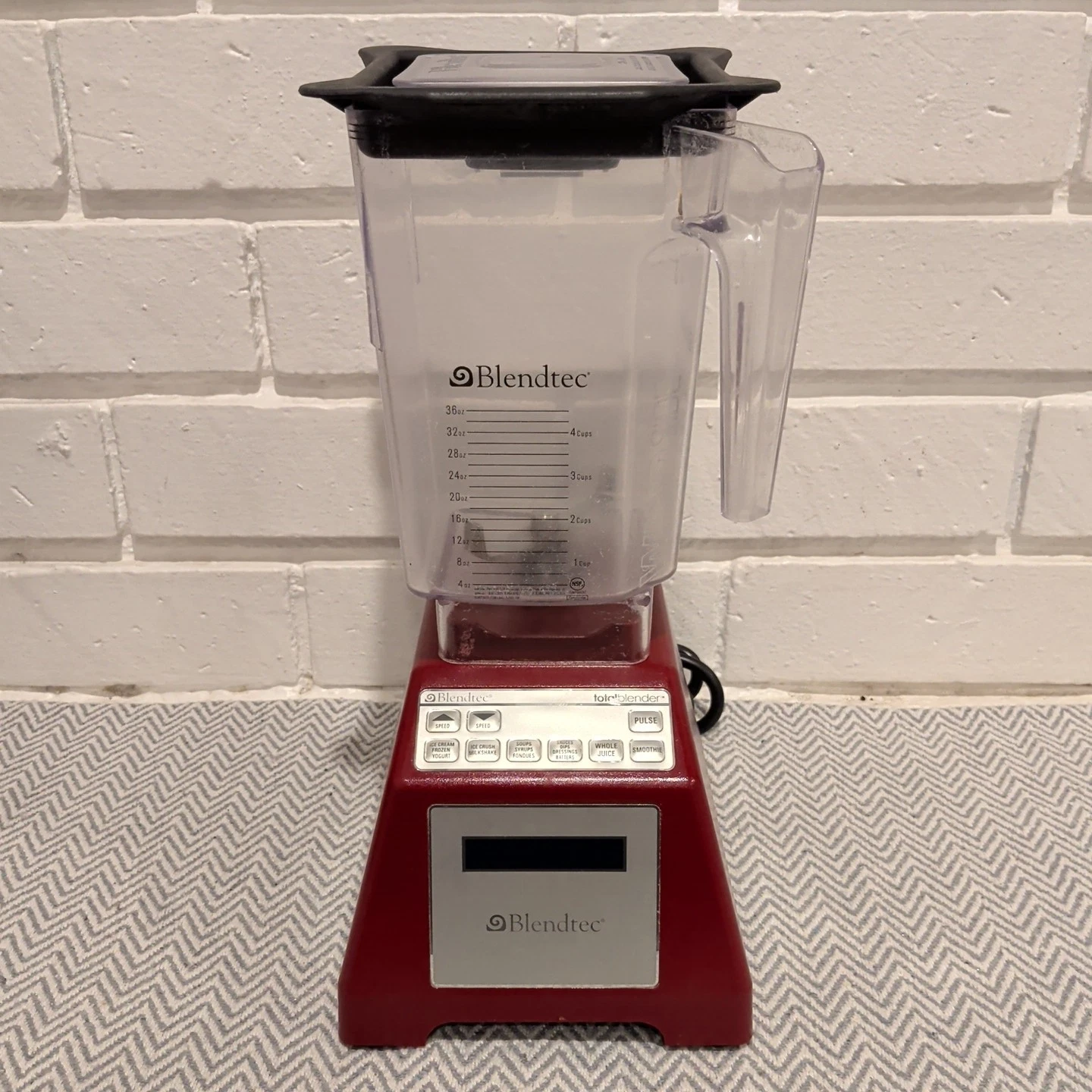Blendtec Total Blender Classic w/ Wildside Pitcher ES3 1560W 36oz LCD Red