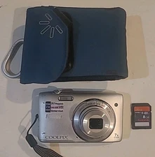 Nikon COOLPIX S3500 20.1MP Digital Camera 7x Zoom Silver 8GB SD Case Battery 