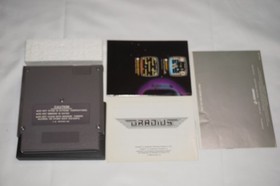 Gradius Hangtab 5 viti (Nintendo NES) completo di scatola CIB