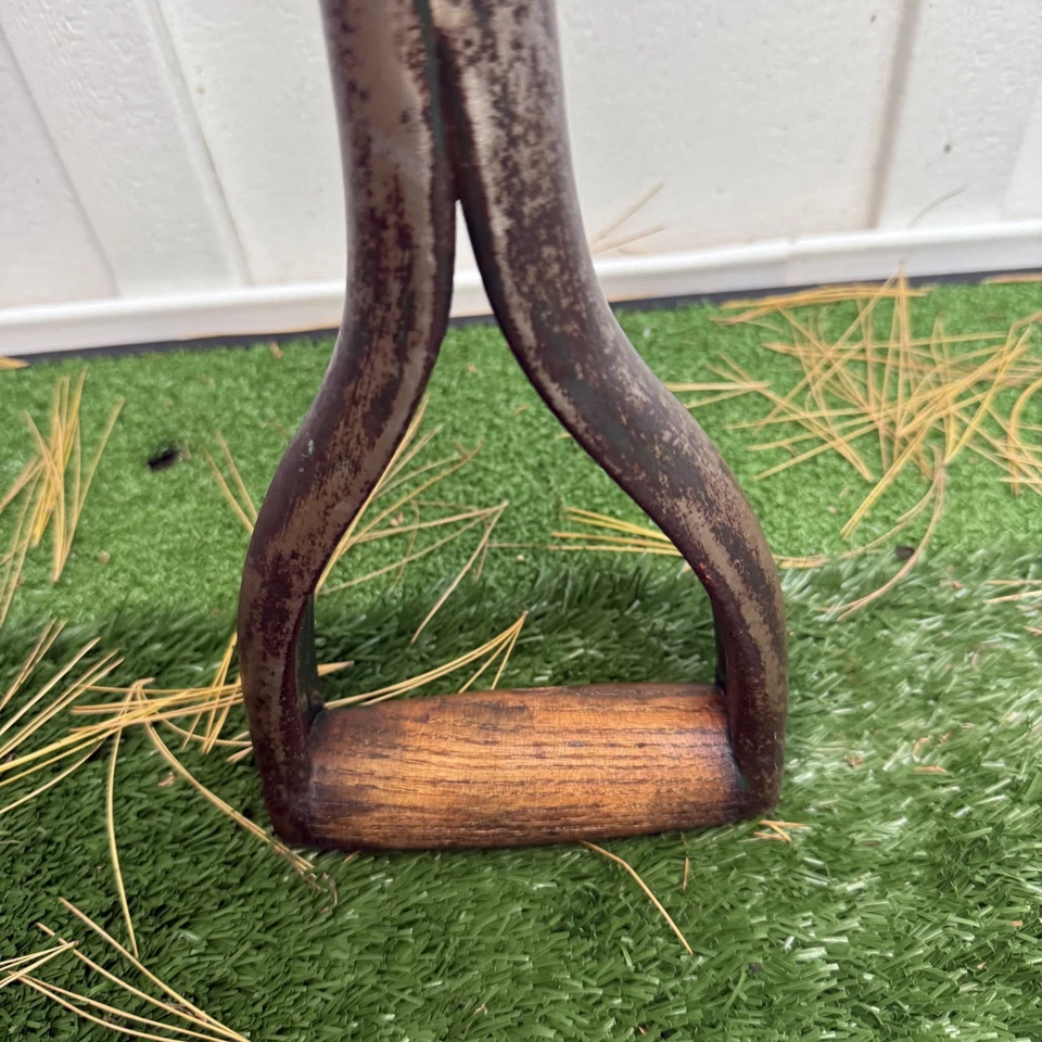 Vintage Ames True Temper Shock Band #2 D-Handle Square Shovel USA - Image 3 of 4