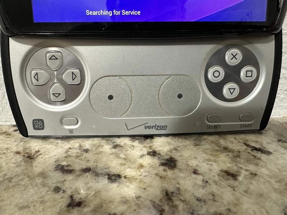 sony ericsson xperia play r800x - Image 2 of 4