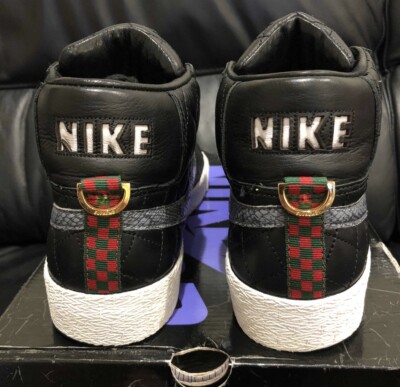 シュトラ　854 100% Authentic Nike SB Blazer Supreme Black Size 8.5 New