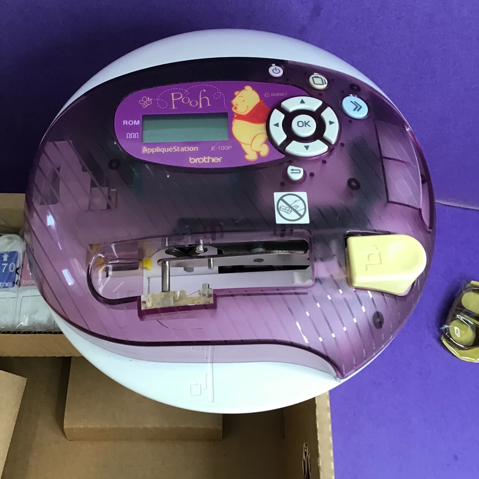 Máquina de bordar estación apliques hermano colección Pooh de Disney Home E-100P Foto 2 de 4
