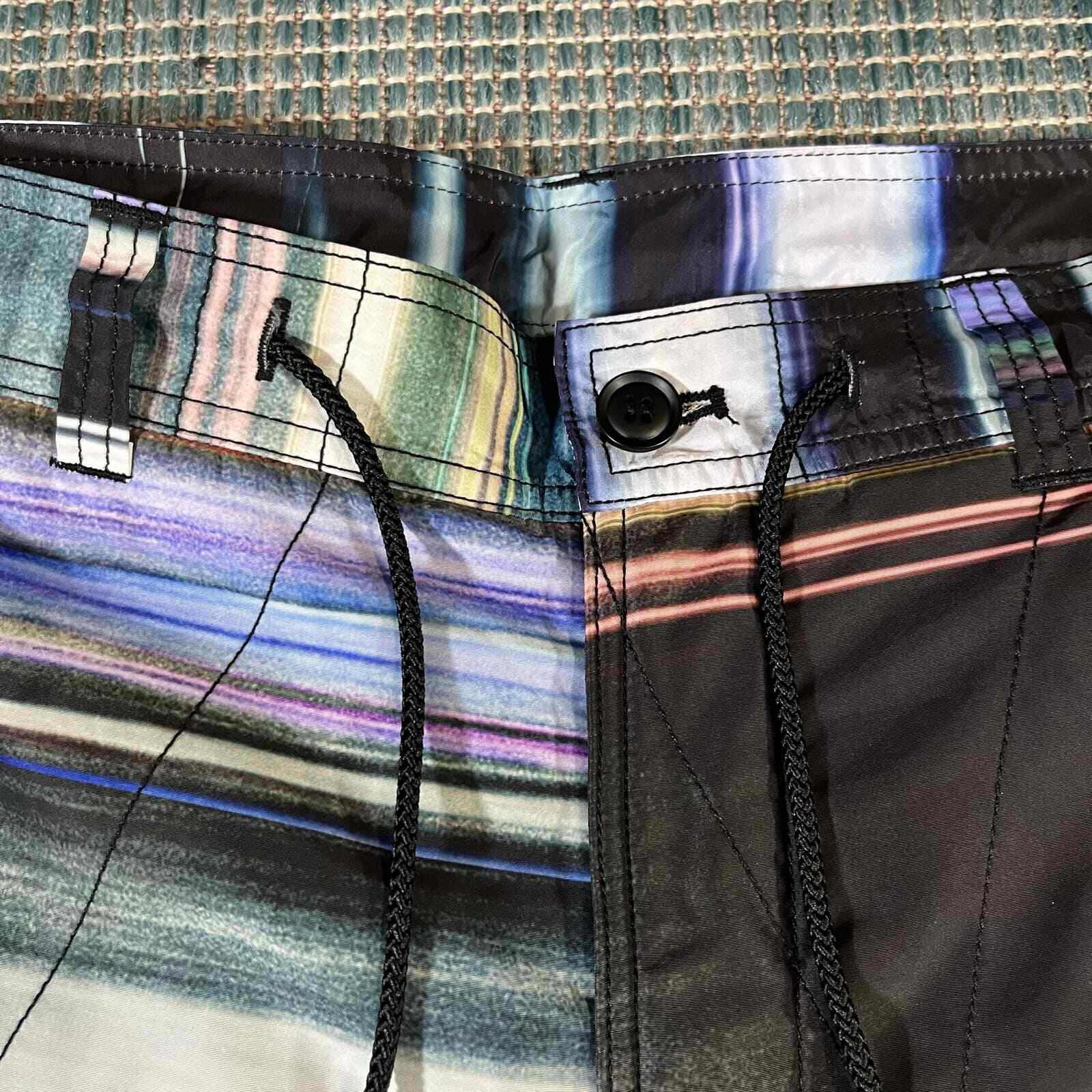 Hummel Graphic Multicolor Fleece Lined Shorts Men’s Sz M New image 3