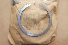 YAMAHA YCS1  YCS1C  1968  GENUINE  NOS  REAR  WHEEL  CIRCLIP - # 93420-47008