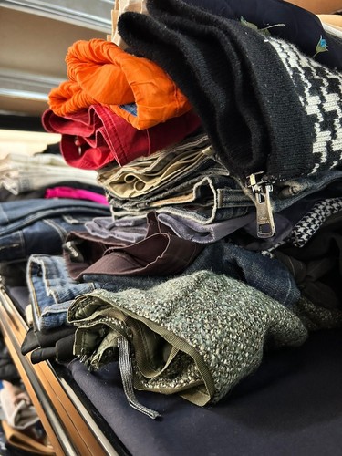 Box 5Kg Abbigliamento usato Firmato e Vintage grado A stock affare kilo seller - Zdjęcie 4 z 9