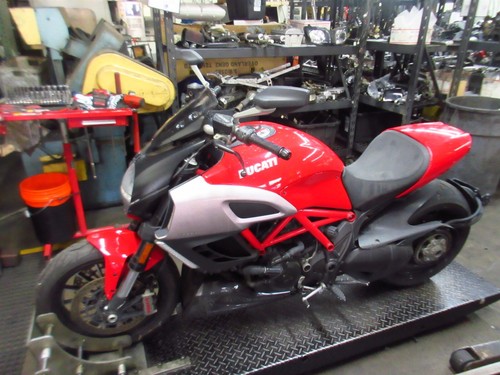 2012 12-13 Ducati Diavel Fuel Gas Tank Cover Center Fairing Panel Bezel Trim Red - Picture 9 of 9