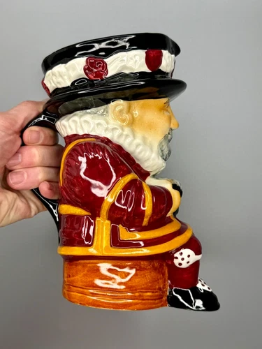 ⭕️ VINTAGE LARGE STAFFORDSHIRE BEEFEATER TOBY JUG MUG PITCHER CHARACTER ~9"
