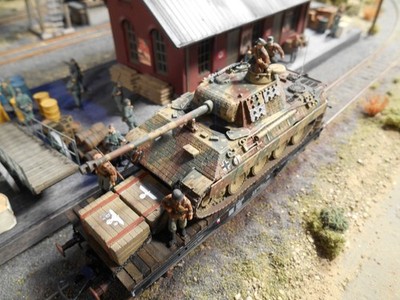 HO Roco Minitank 6th Panzer Army Tank Car with Soldiers A2830