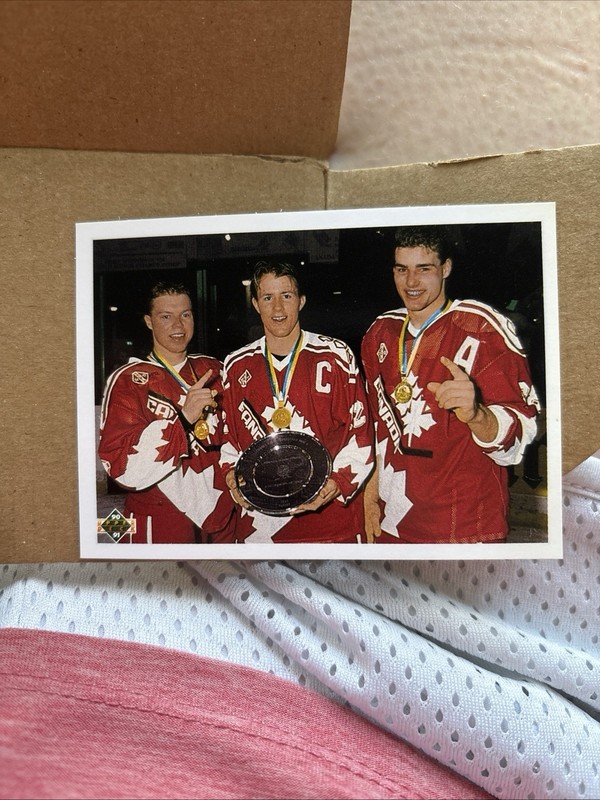 vintage hockey card lot with players Like Bobby Hull, Eric Lindros, etc!!
