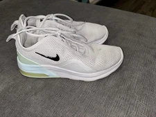 Nike Womens Air Max Motion 2 CI6518-001 Gray Running Shoes Sneakers Size 7.5