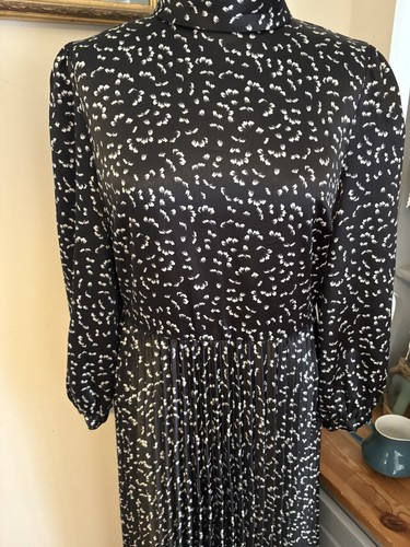 M&S Collection Black & White Floral Print Pleated High Neck Dress Size 12 - Picture 3 of 20