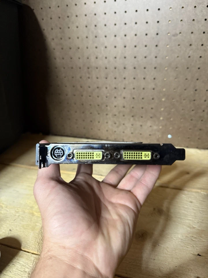 XFX NVIDIA GeForce 7900 GT 256MB Express x16 Graphics card - Image 2 of 4