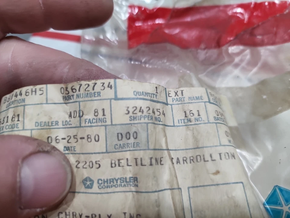 1973 1974 Plymouth Valiant Duster Nuevo de Lote Antiguo MoPar Rejilla Inferior Derecha Panel Extensión Foto 2 de 4