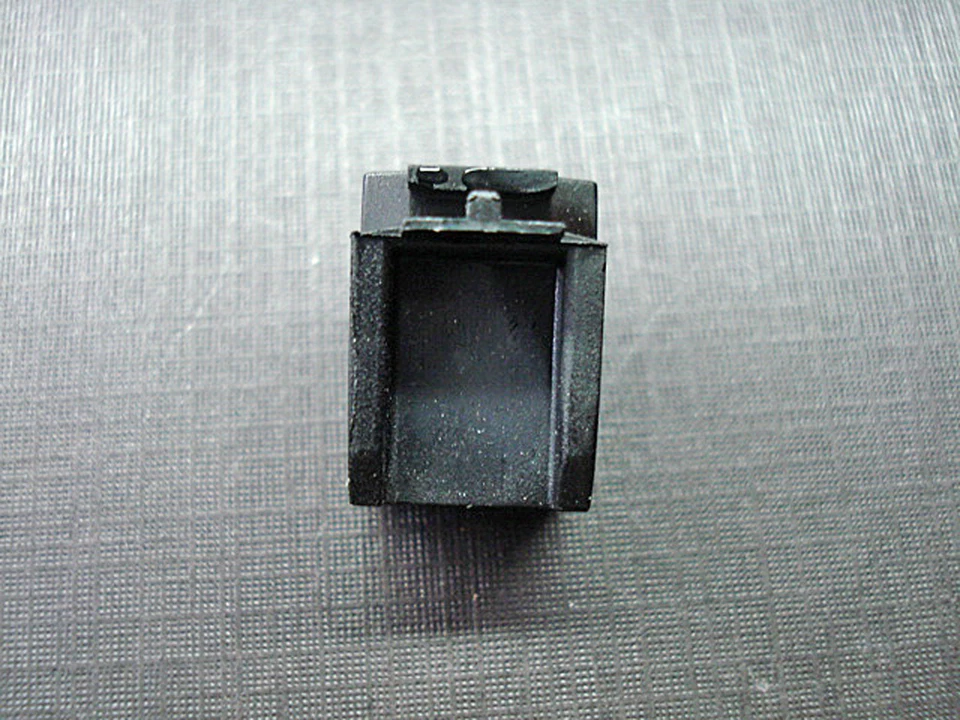 100 piezas NOS Radiador Rejilla Refuerzo Tuercas Clips 1970-1974 Cuda Challenger Foto 3 de 4