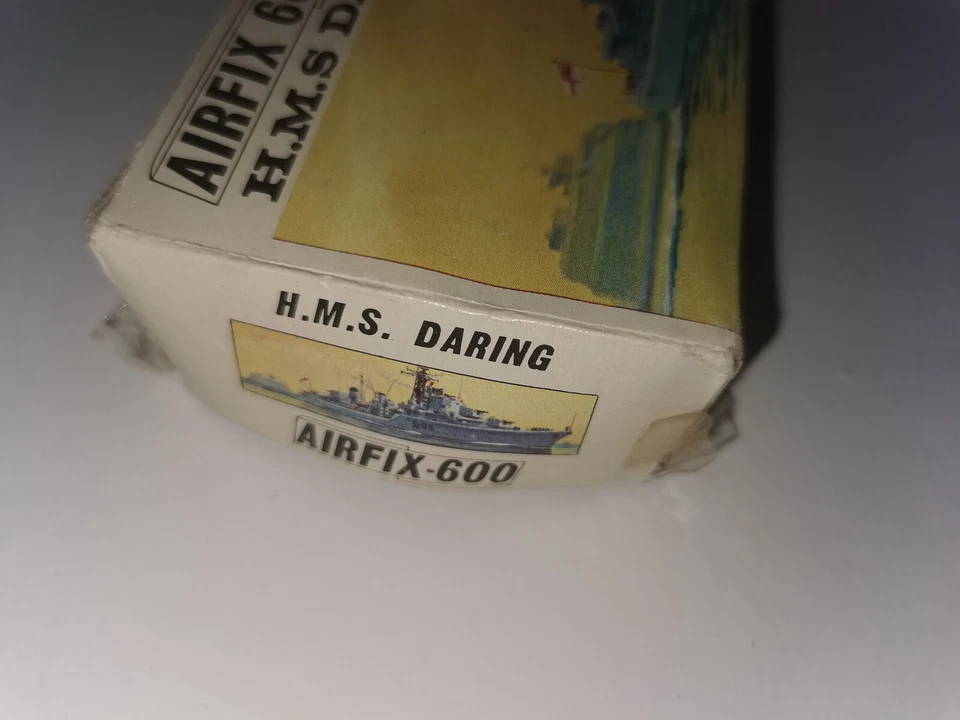 Airfix  H.M.S. Daring Airfix | N. F3S | 1:600 red stripe  Incomplete !!! - Immagine 4 di 4