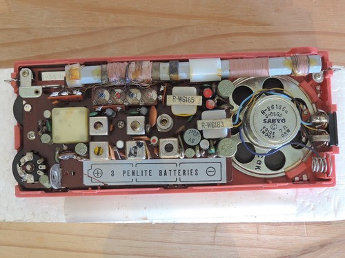 Sanyo model 6L-P19 vintage radio very rare boxed with manual working - Picture 3 of 16