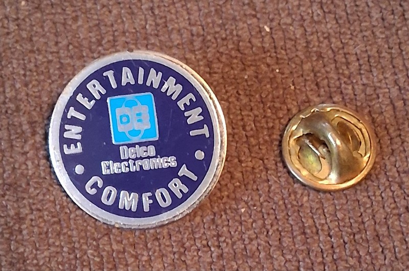 Vintage DELCO ELECTRONICS, "Entertainment  Comfort" Pin/Pinback,  GM, Union Made
