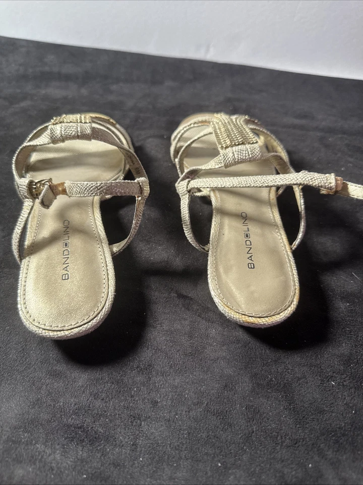 BANDOLINO 金属金色凉鞋 带金钉 尺寸 6 状况良好 鞋底 穿过 — 第 2/4 张图片