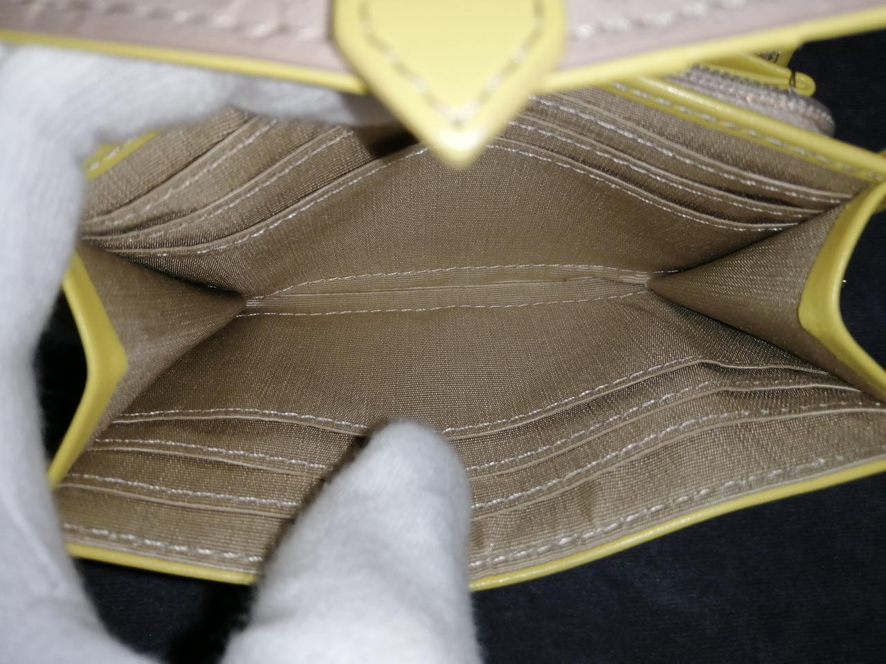 Bifold Wallet Model Beige PATRICKCOX - image 16