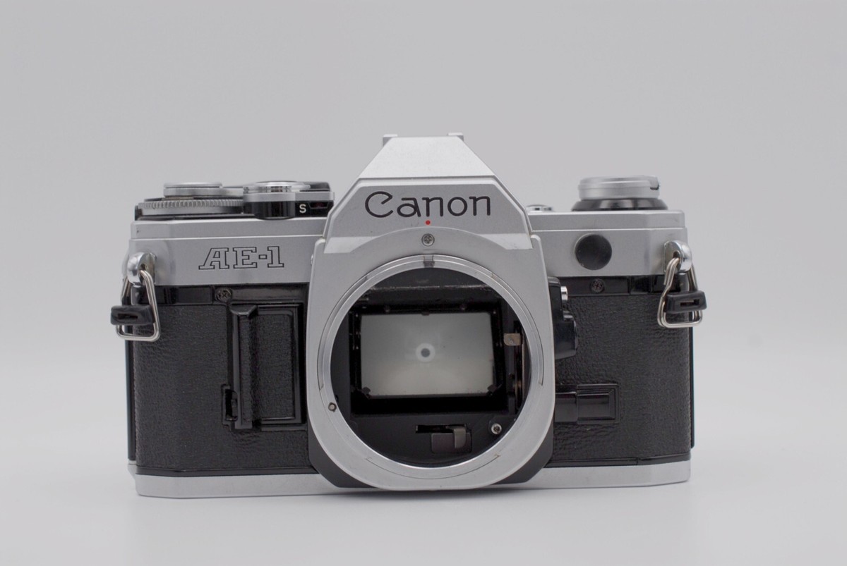 CANON AE-1 シルバー FD 50mm F1.8 #L4 Canon AE-1 Silver / Lens New FD 50mm f/1.8 Excellent+5 SLR
