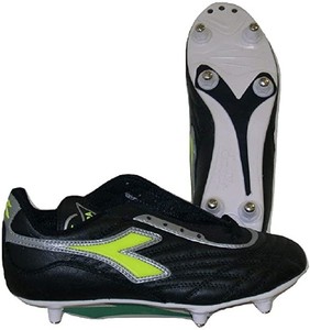 black diadora football boots