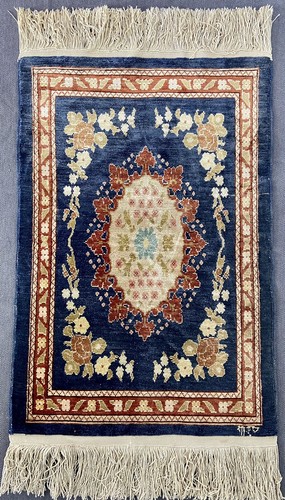 Tapis Perse Ghoum Soie Bleue Signé - Photo 13/13