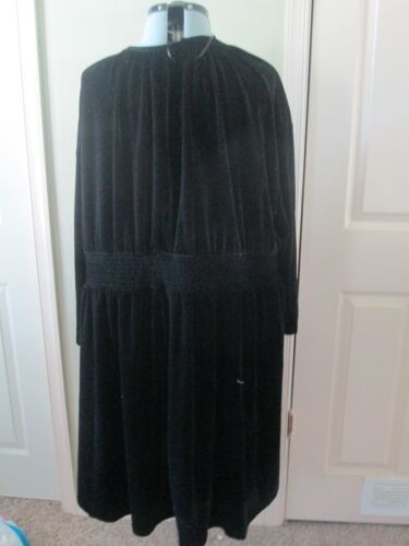 NWT Women's Terra & Sky Women's Plus Size Keyhole Black Velvet Dress 4X - Picture 3 of 3