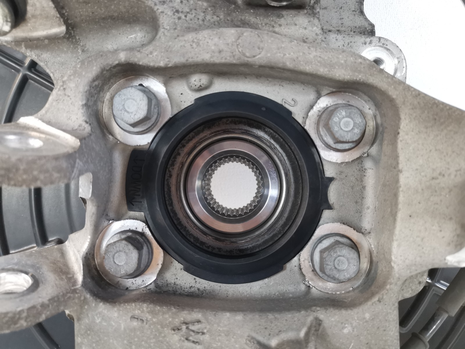 Maserati Ghibli 2019 M156E RWD 3.0 L Rear Right Side Spindle Knuckle Hub OEM