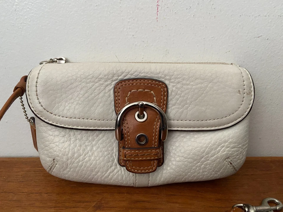 Muñequera de cuero blanco roto COACH Soho vintage imán frontal a presión solapa bolsillo Y2K Foto 4 de 4