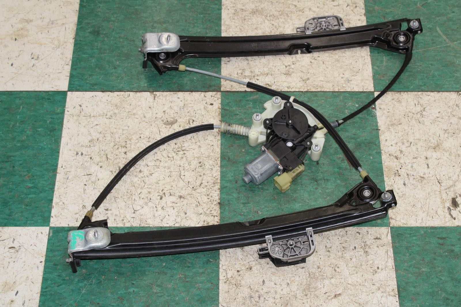 Maserati Ghibli 2014-2017 Front Left Window regulator