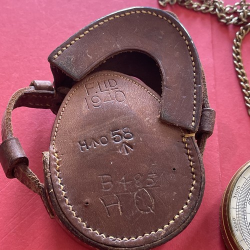 T.A.R.S & W LTD..MILITARY ANTIQUE 1940 POCKET BAROMETER No B 2688..UNTESTED - Picture 4 of 24