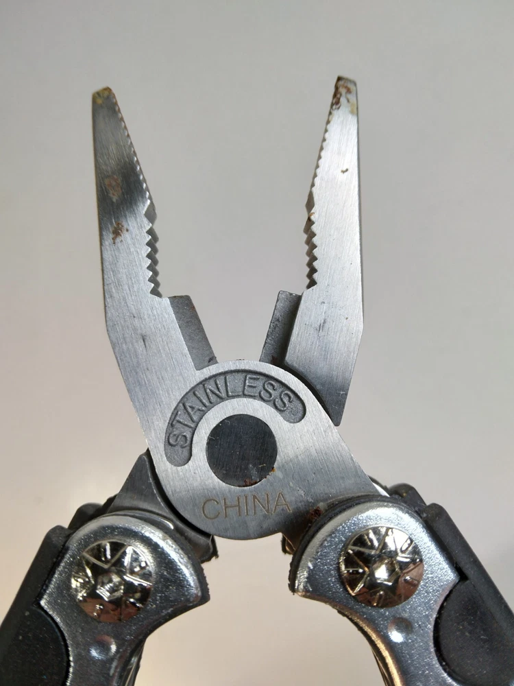 Multi Tool Spring Loaded Needle Nose Pliers W/Cutter Plus 8 Blade/Tools Silver