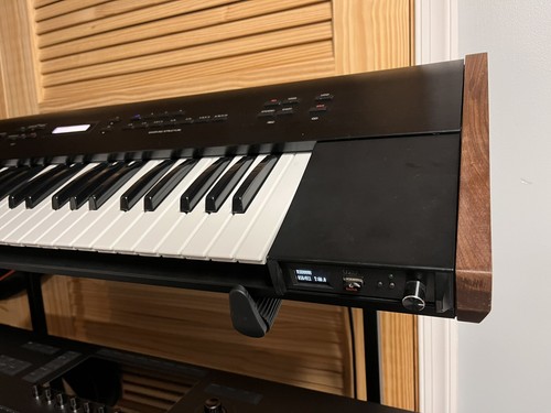 Walnut Wood End Caps for the Roland S-10 Digital Sampling Keyboard - Roland S10 - Picture 8 of 13