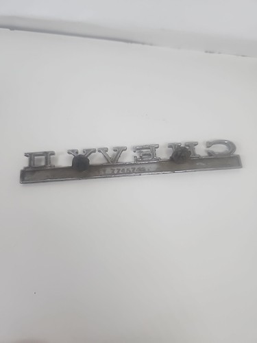 CHEVROLET CHEVY II EMBLEM ORNAMENT " CHEVY II " Part Number 7745749 - Foto 4 di 5