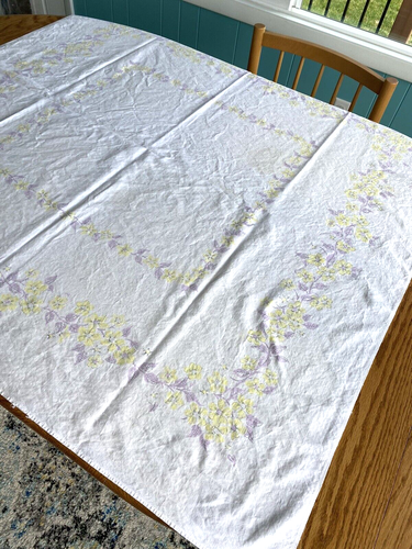 Vintage Tablecloth Light Yellow Floral On White 47" x 46" Cutter - Picture 5 of 9