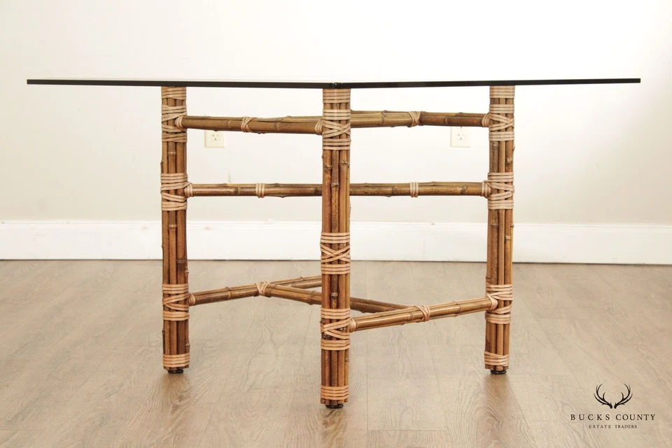 Mesa de comedor McGuire con tapa de bambú y vidrio Foto 4 de 4