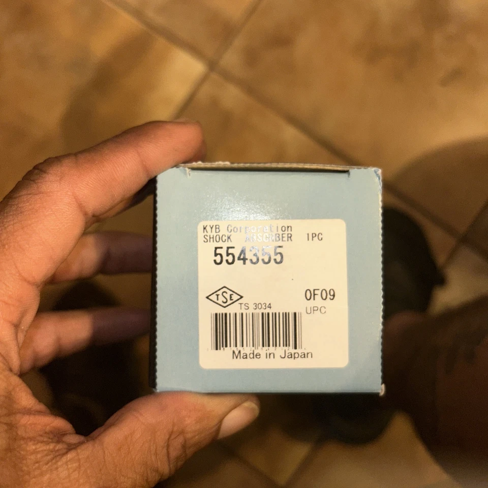 Amortiguador trasero para Ford Mustang 2005-2014 2007 2006 2010 2011 2013 2008 KYB Foto 3 de 4