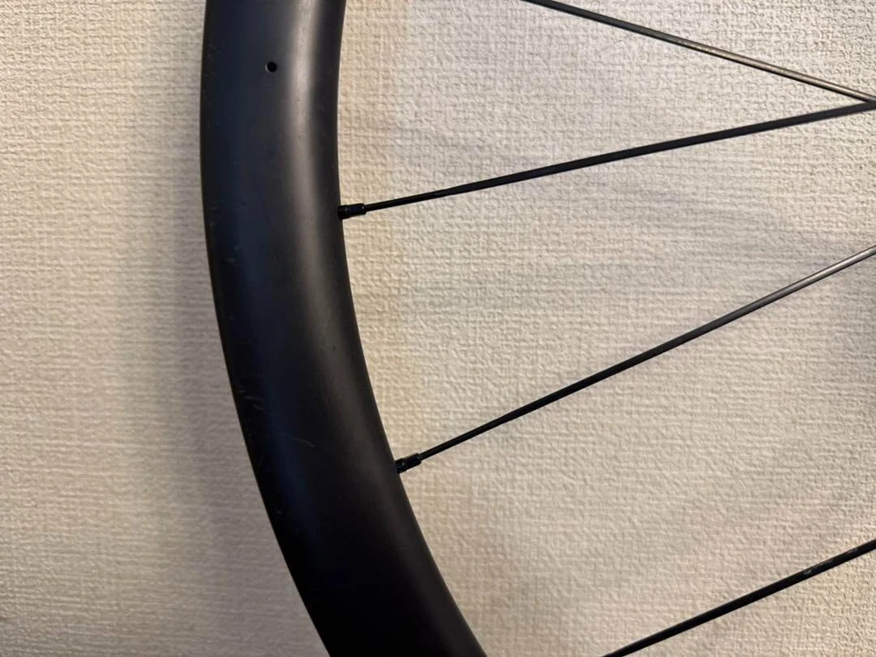 Ruedas de carbono de disco Bontrager Aeolus Elite 35 modelo robusto sin cámara usadas Foto 3 de 4