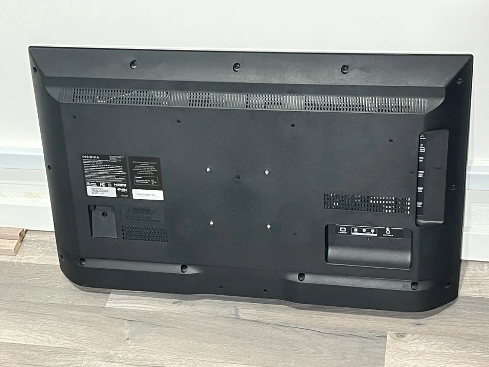 Insignia NS-32DF310NA19 32" F20 Series LED HD Smart TV Fire TV Edition Black - Image 3 of 4