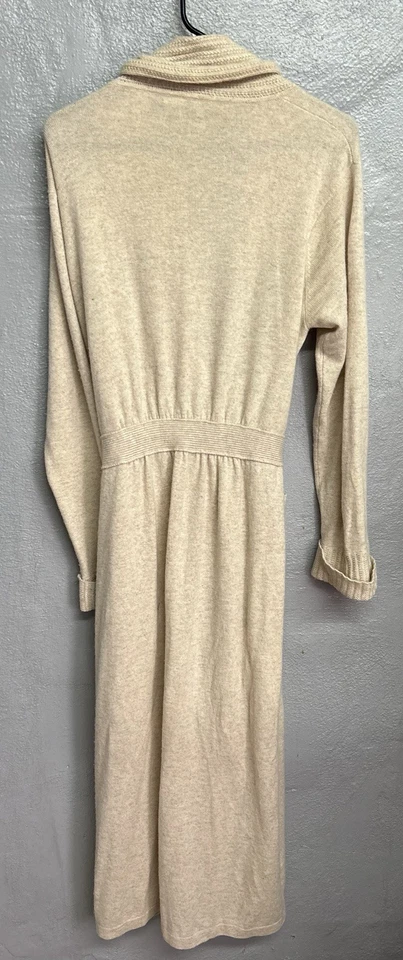 Bata para mujer Neiman Marcus CACHEMIRA talla grande beige chal cuello largo Foto 2 de 4