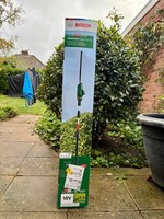 Bosch UniversalHedgePole 18 Cordless Adjustable Telescopic Hedge Trimmer...
