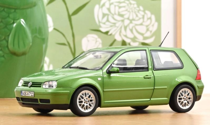 Golf GTI 1998 Norev 1/18 cadeau idéal pour passionné d'automobiles allemandes
